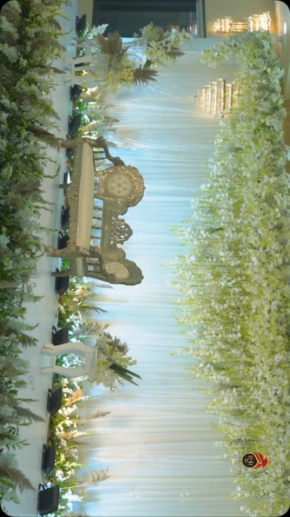 R2R white theme reception floral styling