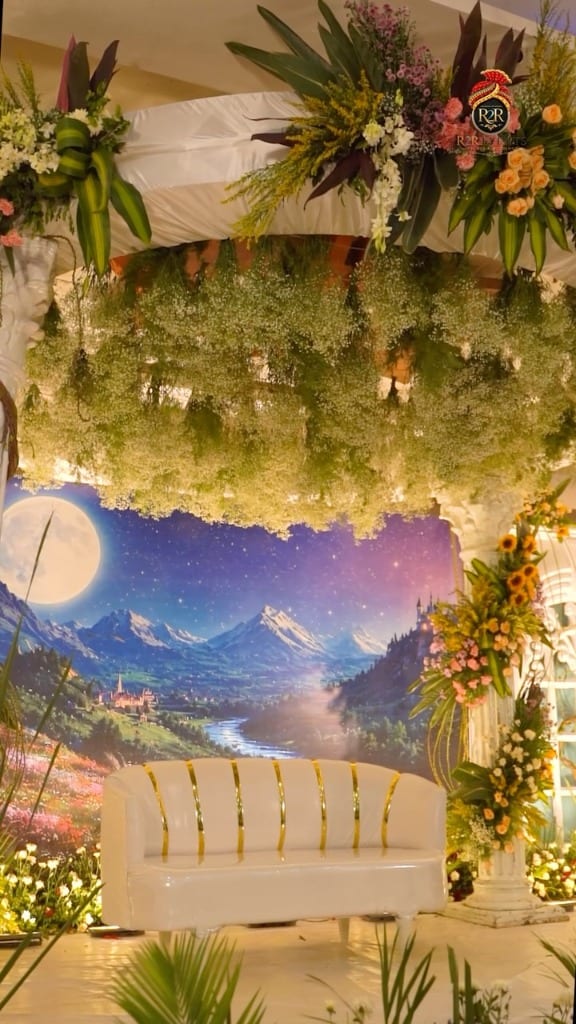 R2R elegant wedding stage with starry night backdrop